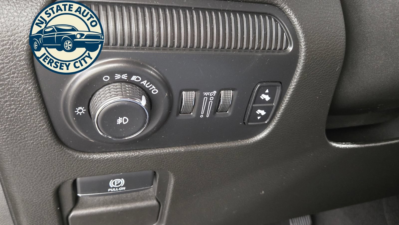 Used 2024 Jeep Wagoneer L Series II w/ Flexible Seating Group AWD/4WD image 24