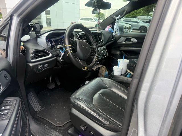Used 2020 Chrysler Pacifica Touring-L w/ Advanced Safetytec Group FWD image 5