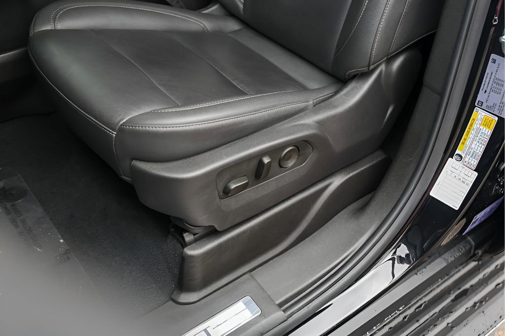 Used 2025 Chevrolet Tahoe LT AWD/4WD image 11