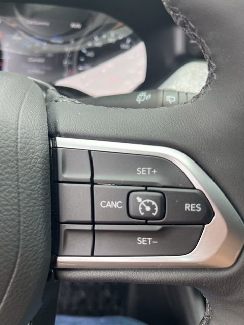 Used 2025 Jeep Compass Latitude AWD/4WD image 17