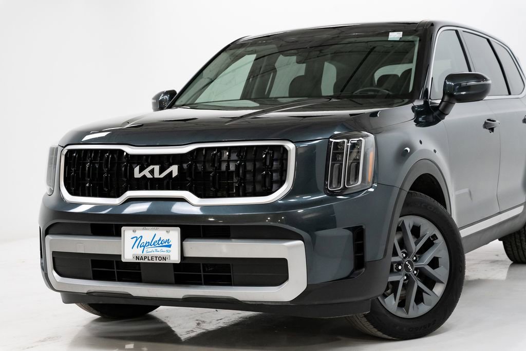Used 2023 Kia Telluride LX image 2
