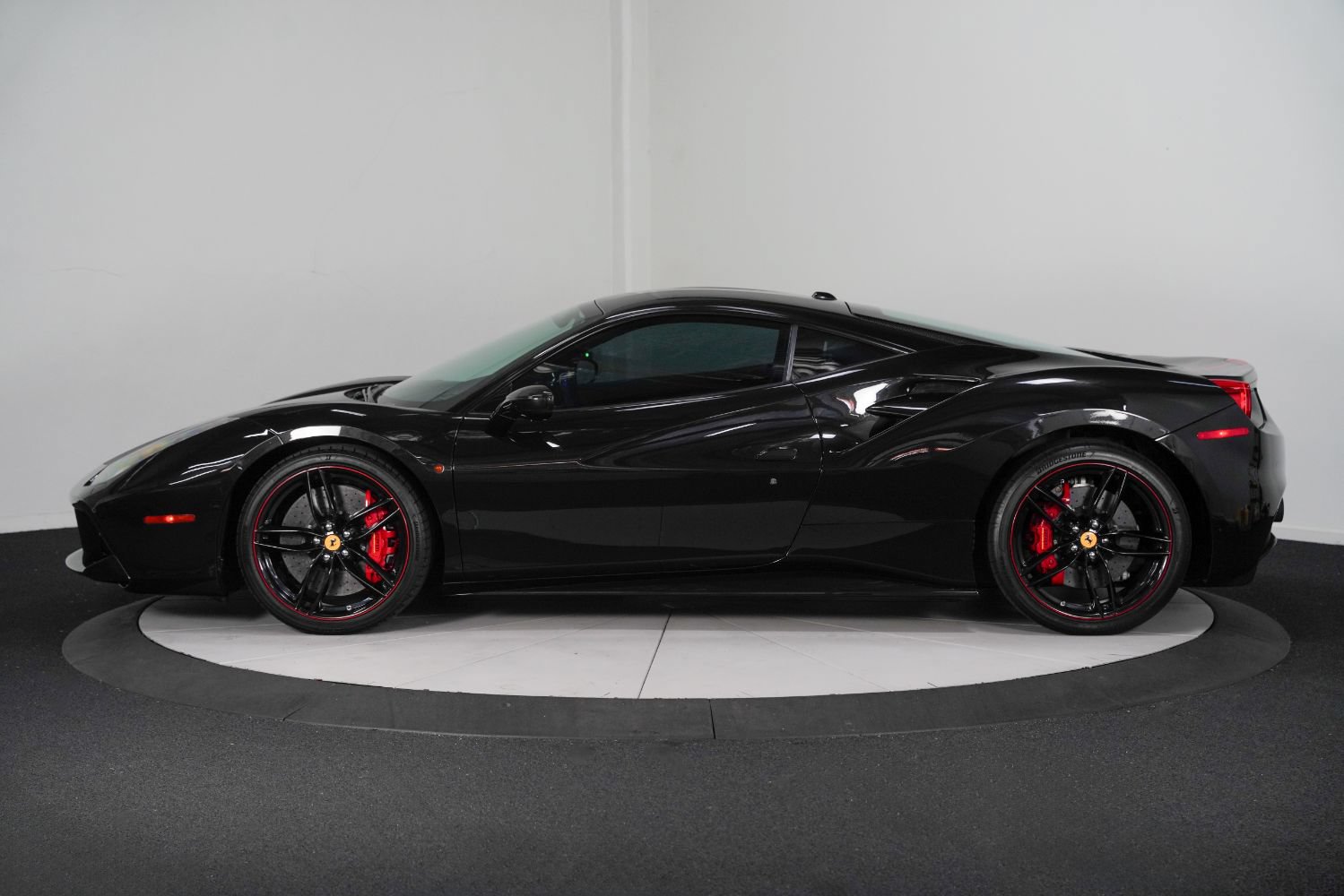 Used 2017 Ferrari 488 GTB RWD image 7