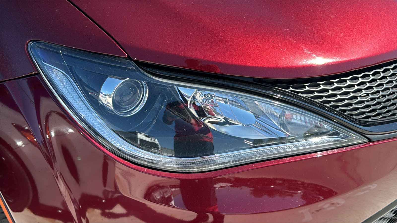 Certified 2020 Chrysler Pacifica Touring w/ S Appearance Package FWD image 8