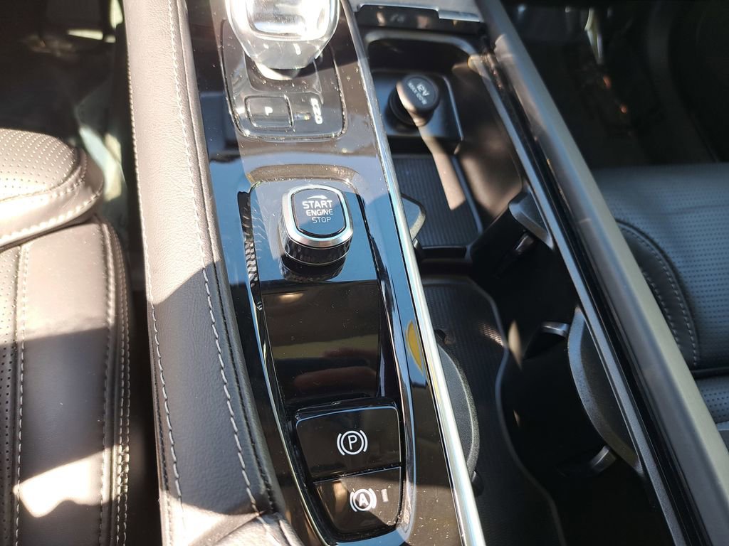 Used 2023 Volvo XC90 T8 Ultimate image 15