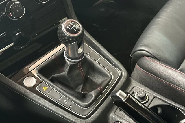 Used 2018 Volkswagen GTI SE w/ SE Leather Package image 25