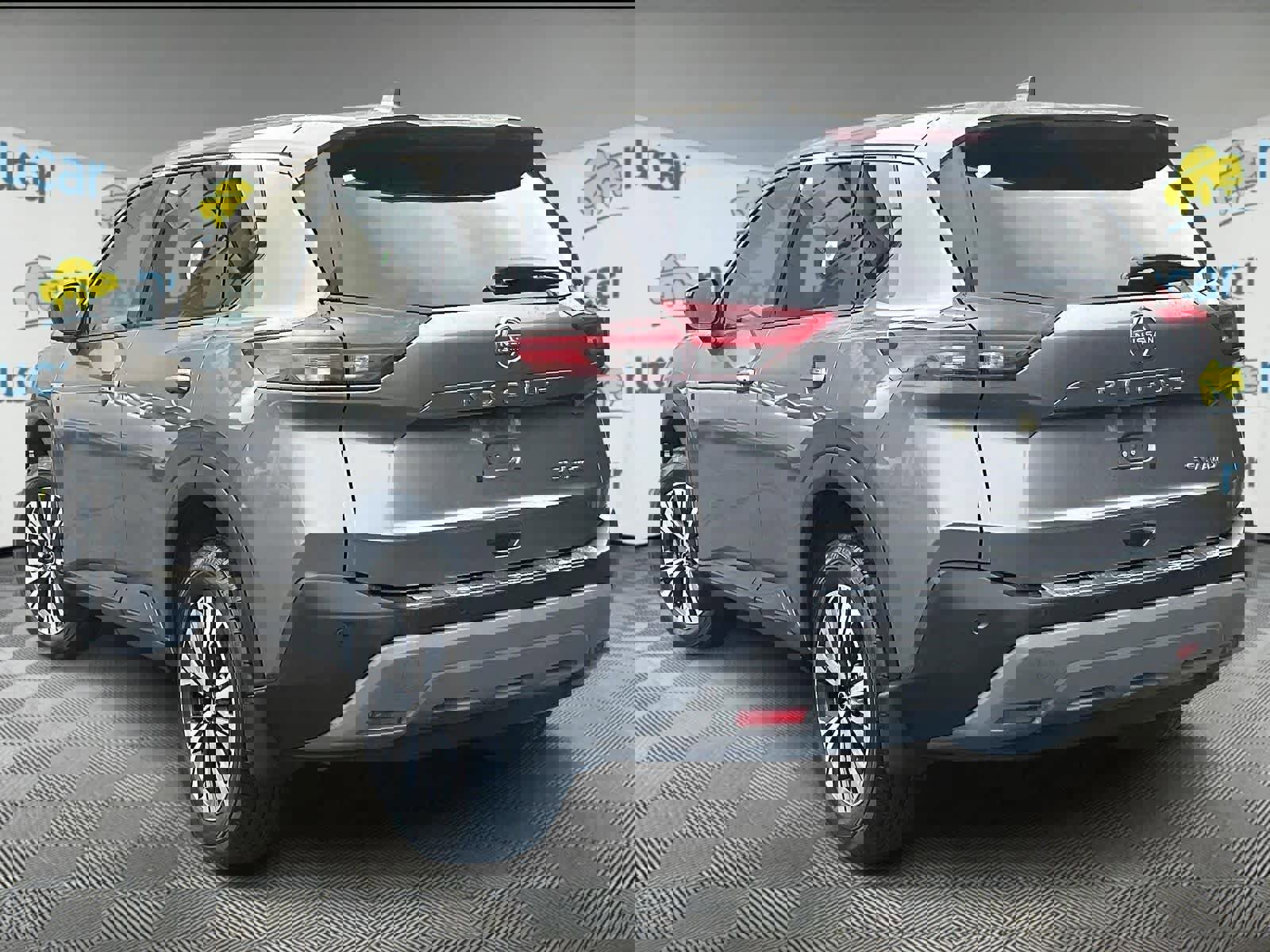 Used 2023 Nissan Rogue SV image 4