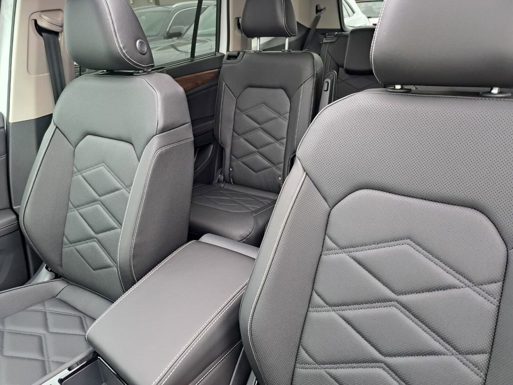 Used 2025 Volkswagen Atlas SE image 18