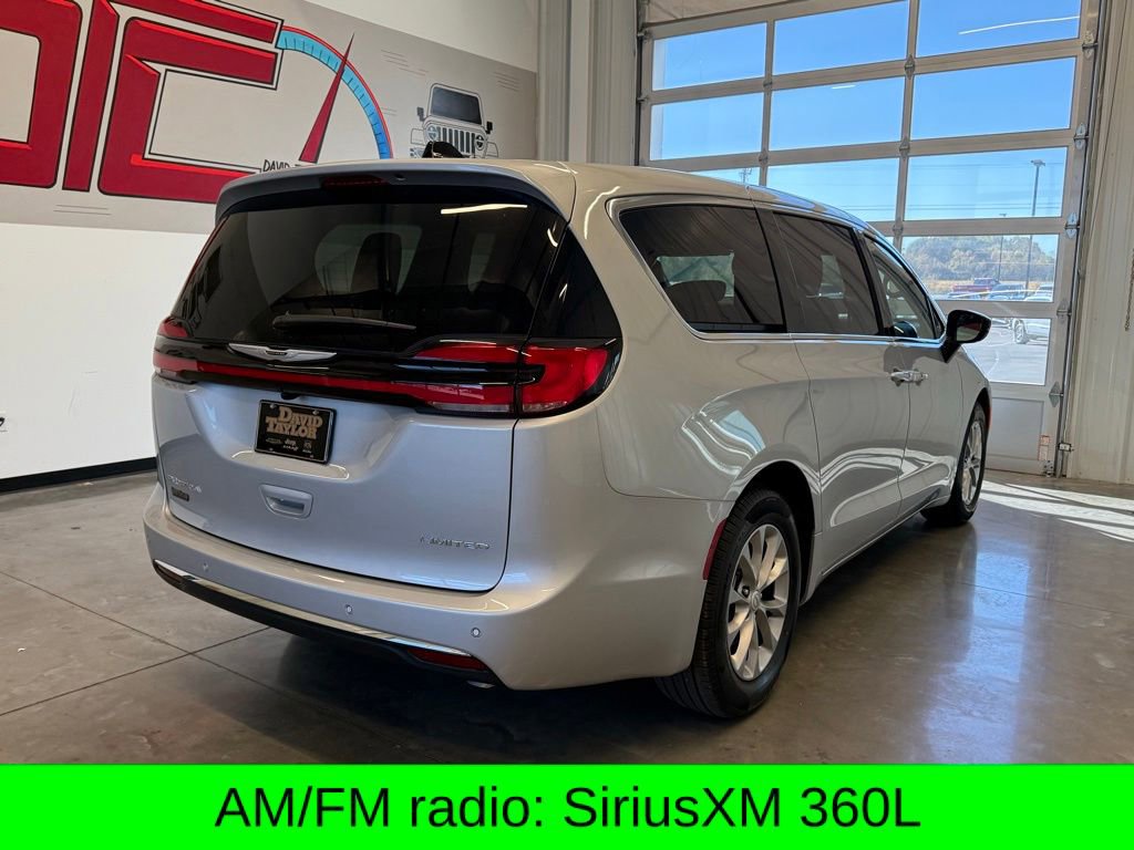 New 2026 Chrysler Pacifica Limited image 3