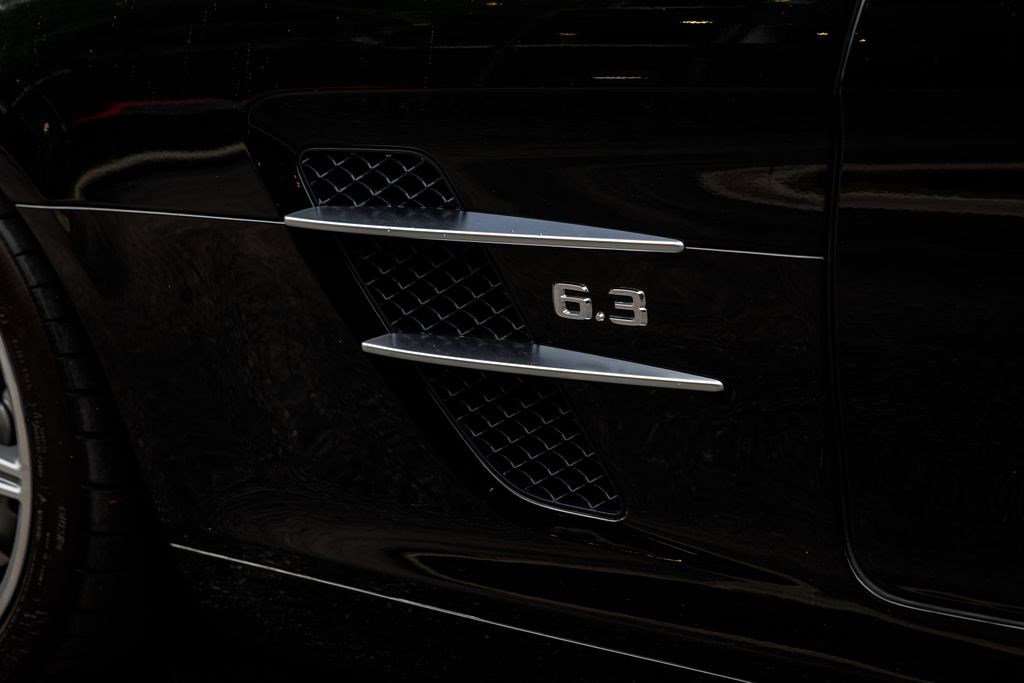 Used 2011 Mercedes-Benz SLS AMG Coupe image 22