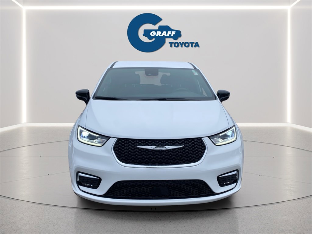 Used 2026 Chrysler Pacifica Select image 8