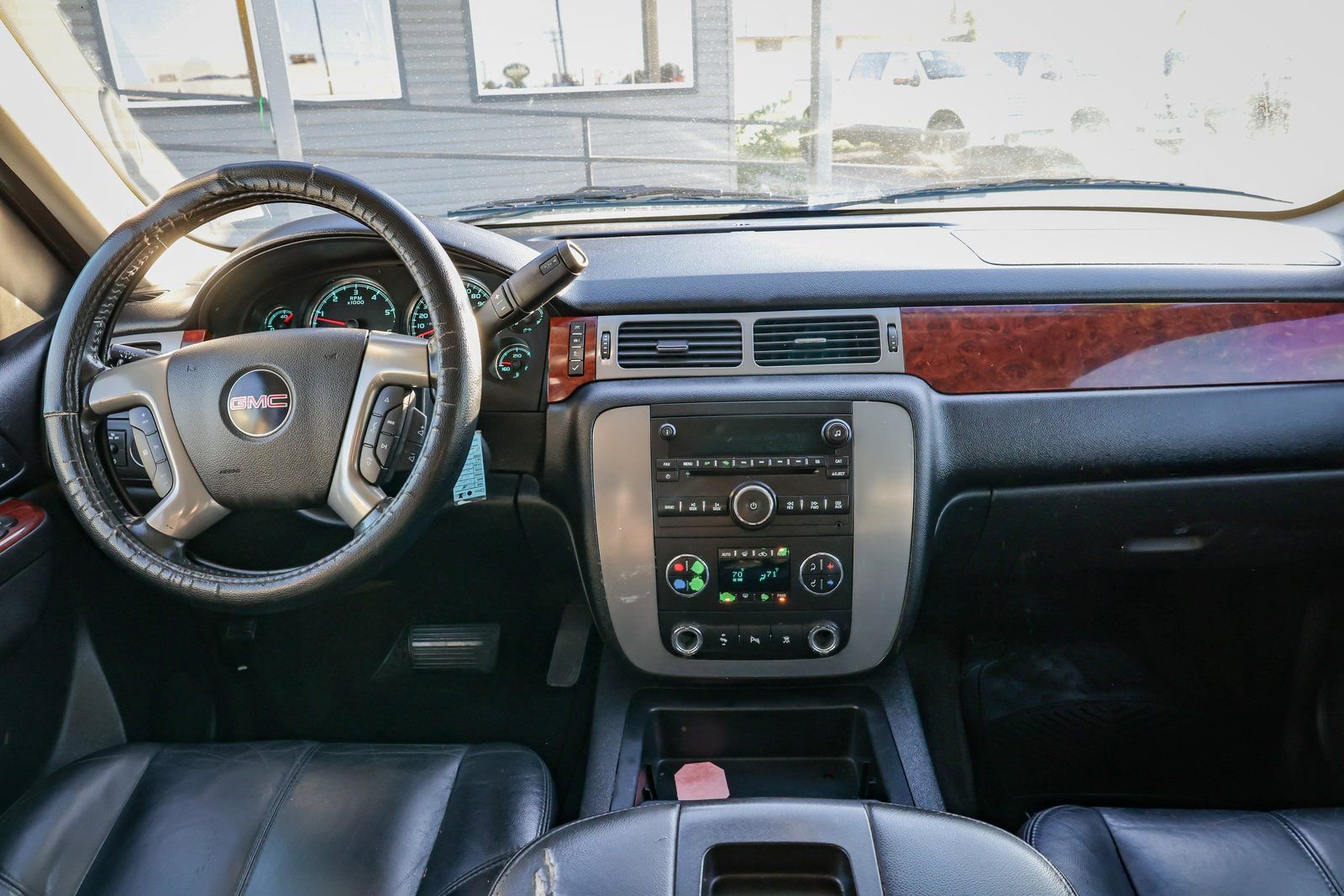 Used 2011 GMC Yukon XL SLT AWD/4WD image 22