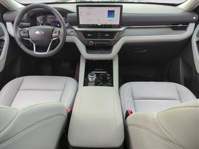 Used 2025 Ford Explorer Platinum w/ Ultimate Package RWD image 18