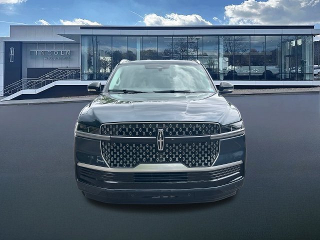 New 2026 Lincoln Navigator L Premier AWD/4WD image 3