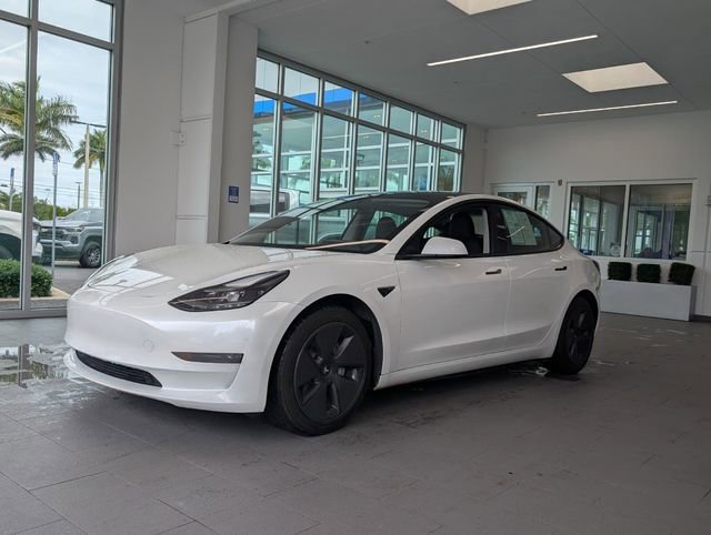 Used 2023 Tesla Model 3 Standard Range image 3