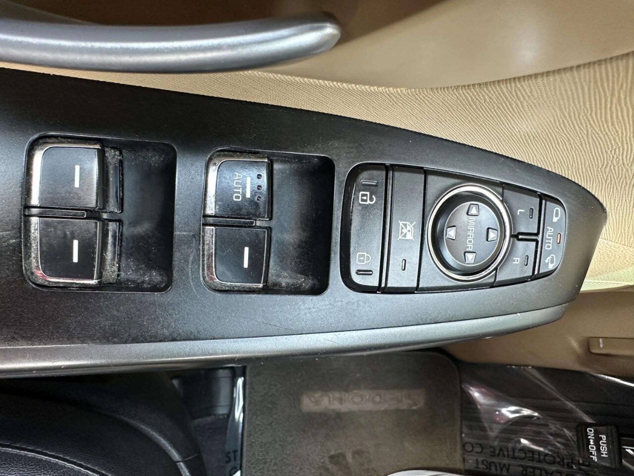 Used 2017 Kia Sedona LX w/ LX Essentials Premium Package FWD image 25