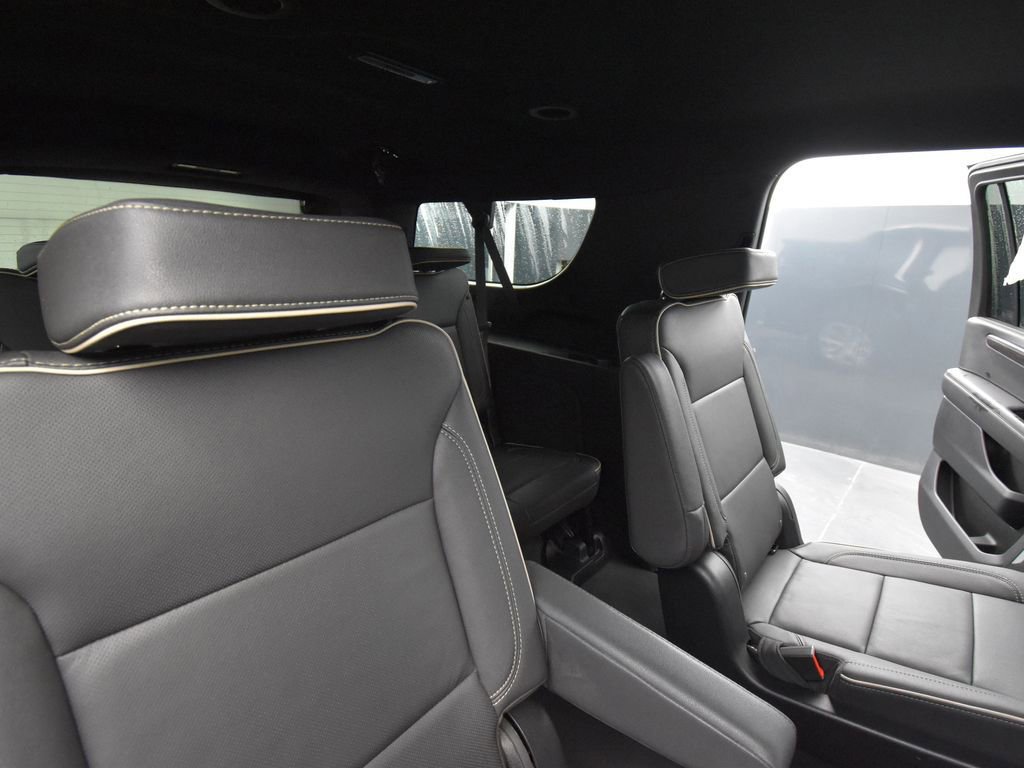 Used 2025 Chevrolet Suburban Premier image 19