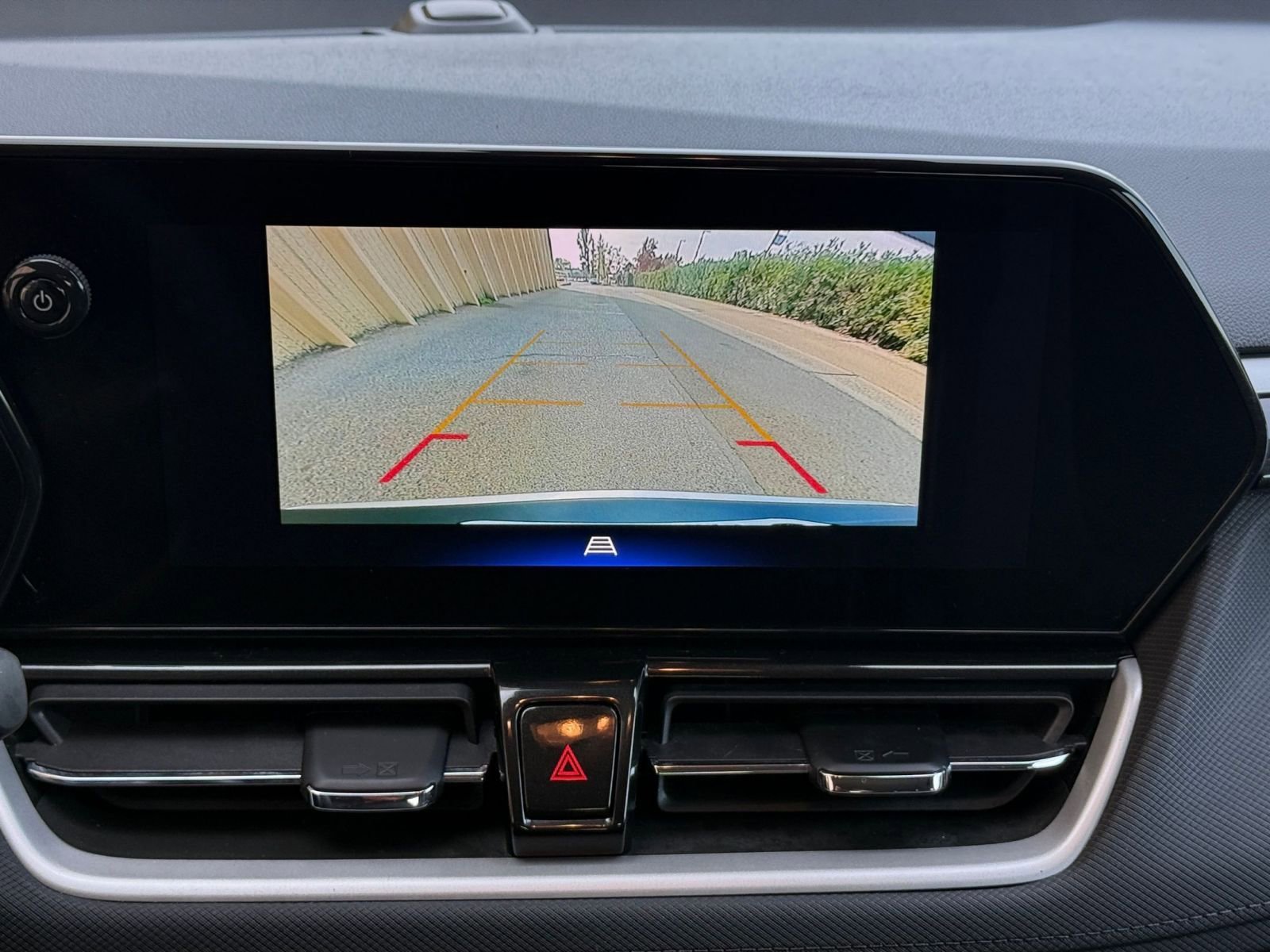 Used 2025 Chevrolet TrailBlazer LT image 17