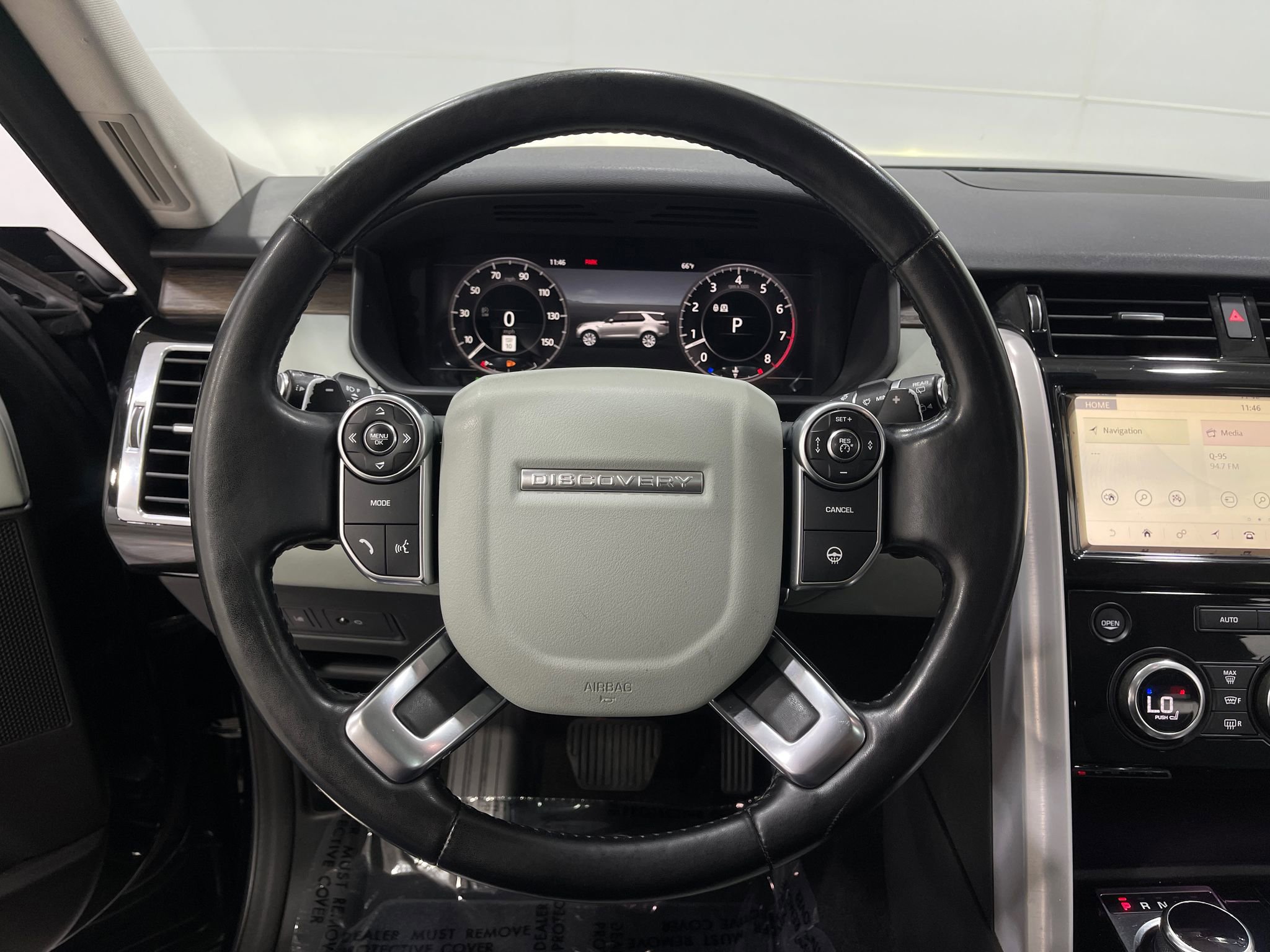Used 2018 Land Rover Discovery HSE Luxury AWD/4WD image 22