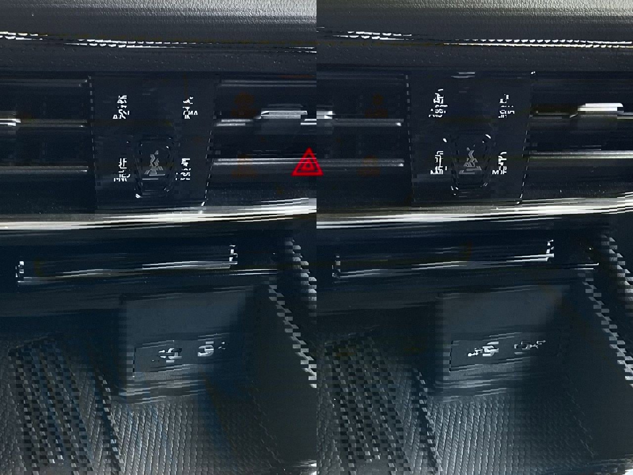 Used 2025 Volkswagen Atlas Cross Sport SE image 33