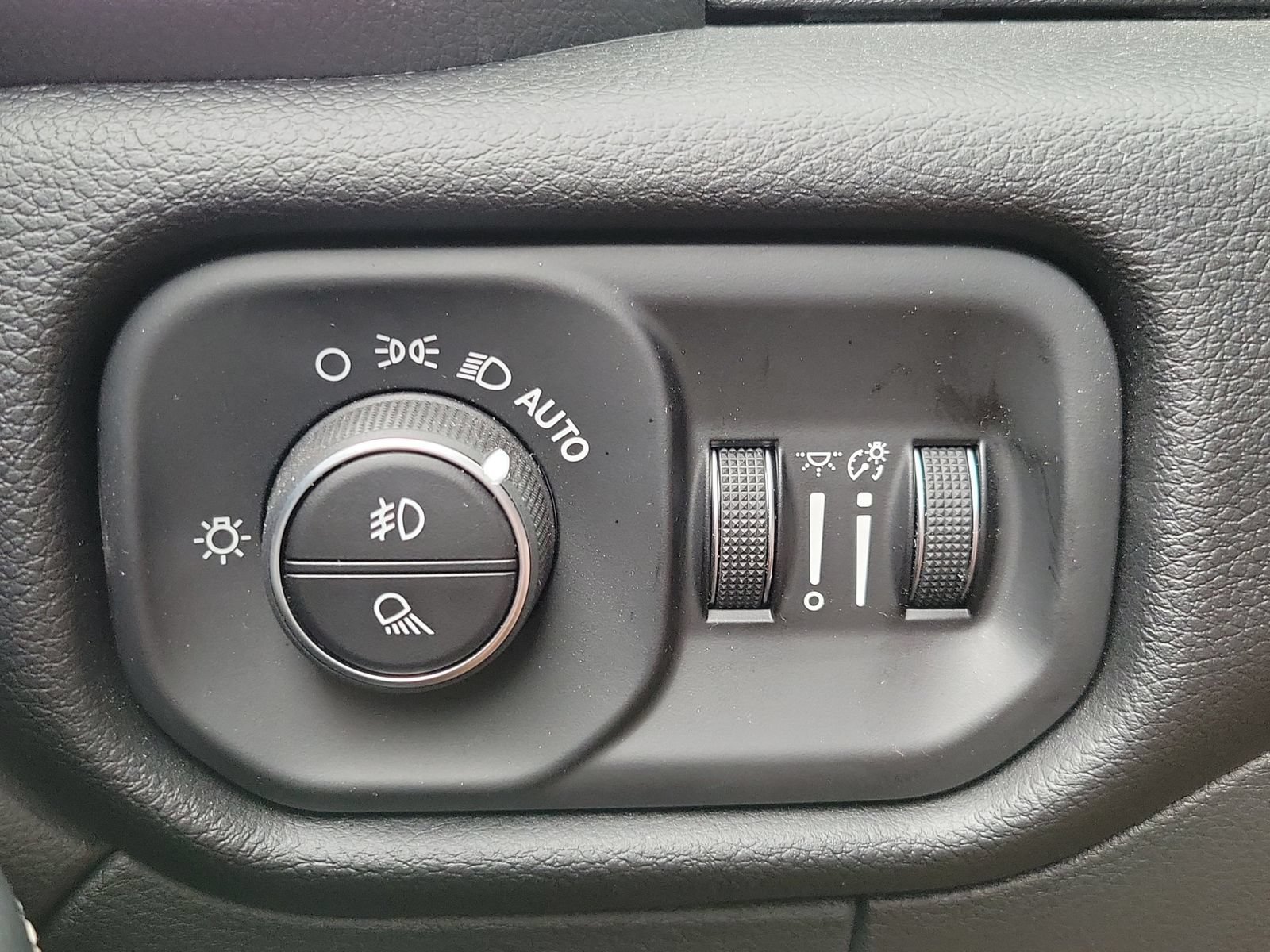 Used 2026 RAM 2500 Laramie AWD/4WD image 25