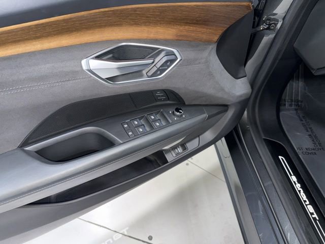 Used 2022 Audi e-tron GT Prestige w/ Prestige Package image 11