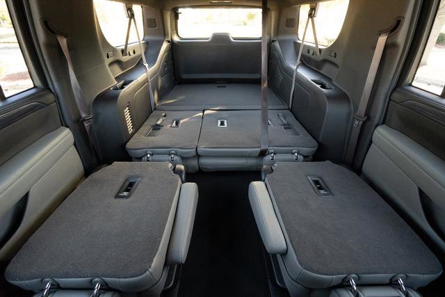 Used 2023 GMC Yukon XL SLT image 30