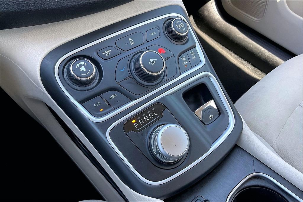 Used 2015 Chrysler 200 Limited FWD image 24
