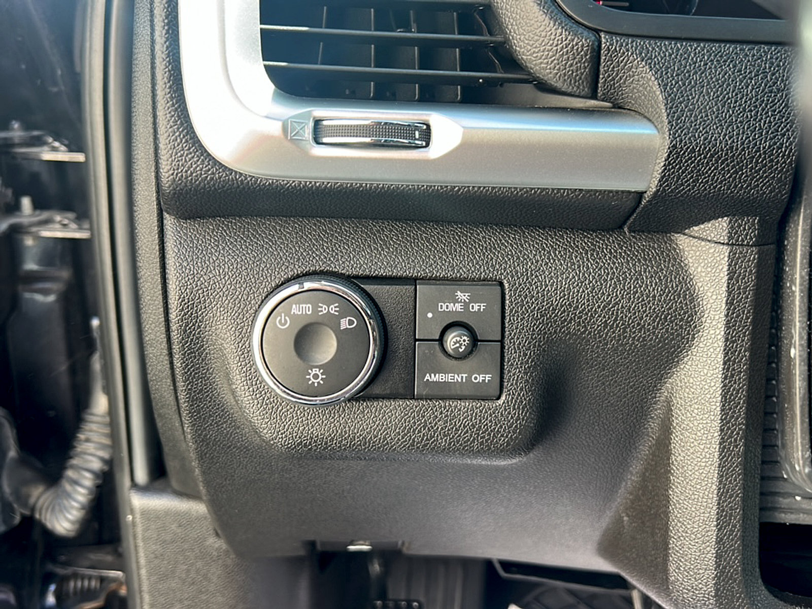 Used 2015 GMC Acadia SLE FWD image 12