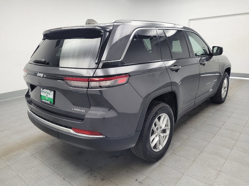 Used 2023 Jeep Grand Cherokee Laredo image 9