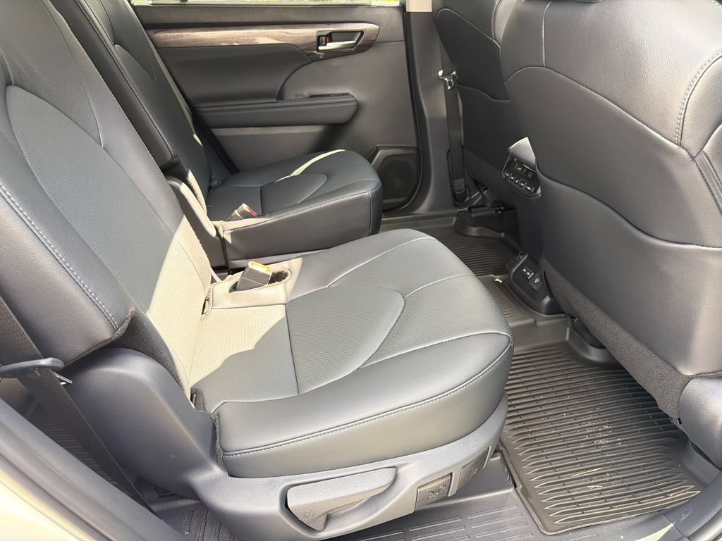 New 2026 Toyota Highlander AWD image 26