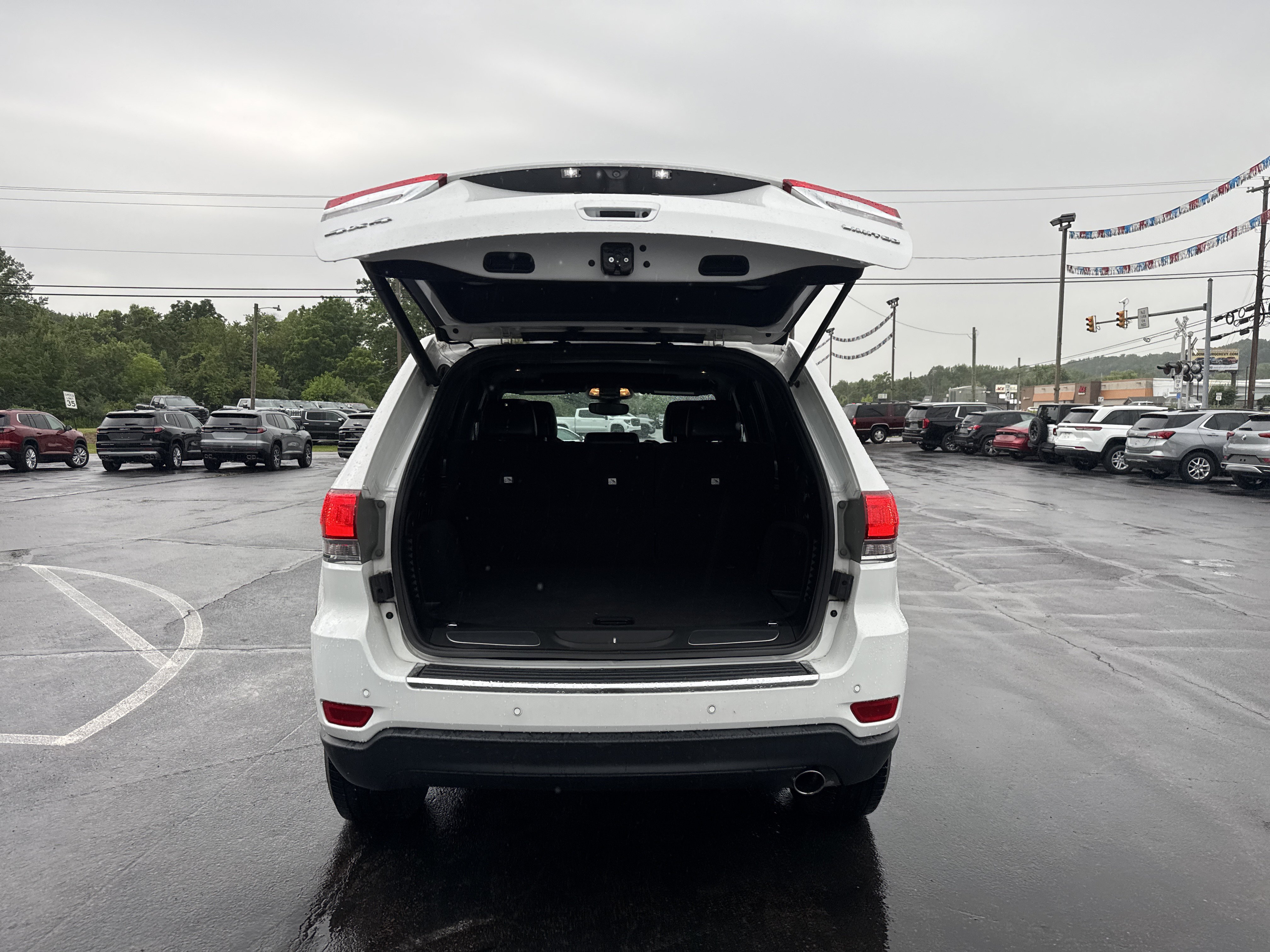 Used 2018 Jeep Grand Cherokee Limited AWD/4WD image 5