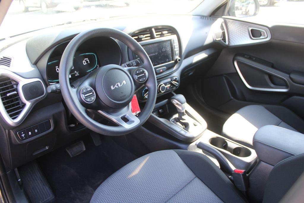 Certified 2025 Kia Soul LX w/ LX Technology Package image 21