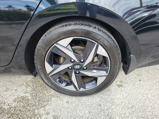 Certified 2023 Hyundai Elantra Limited FWD image 6