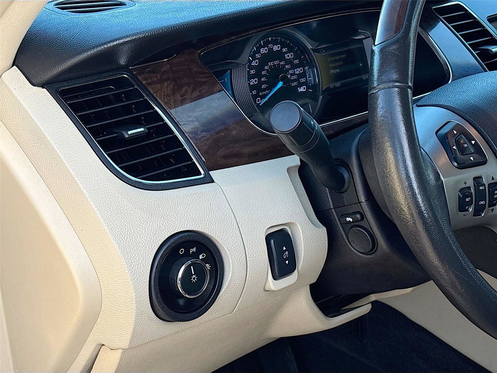 Used 2015 Ford Taurus Limited image 10