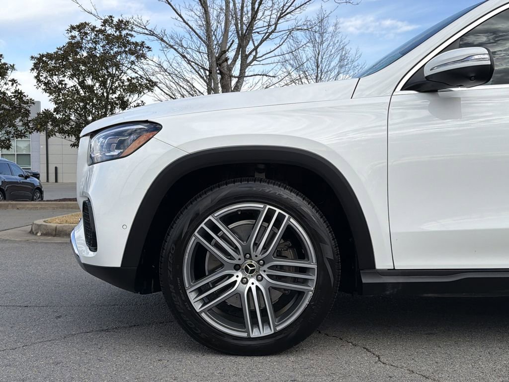 Used 2025 Mercedes-Benz GLS 450 4MATIC image 9