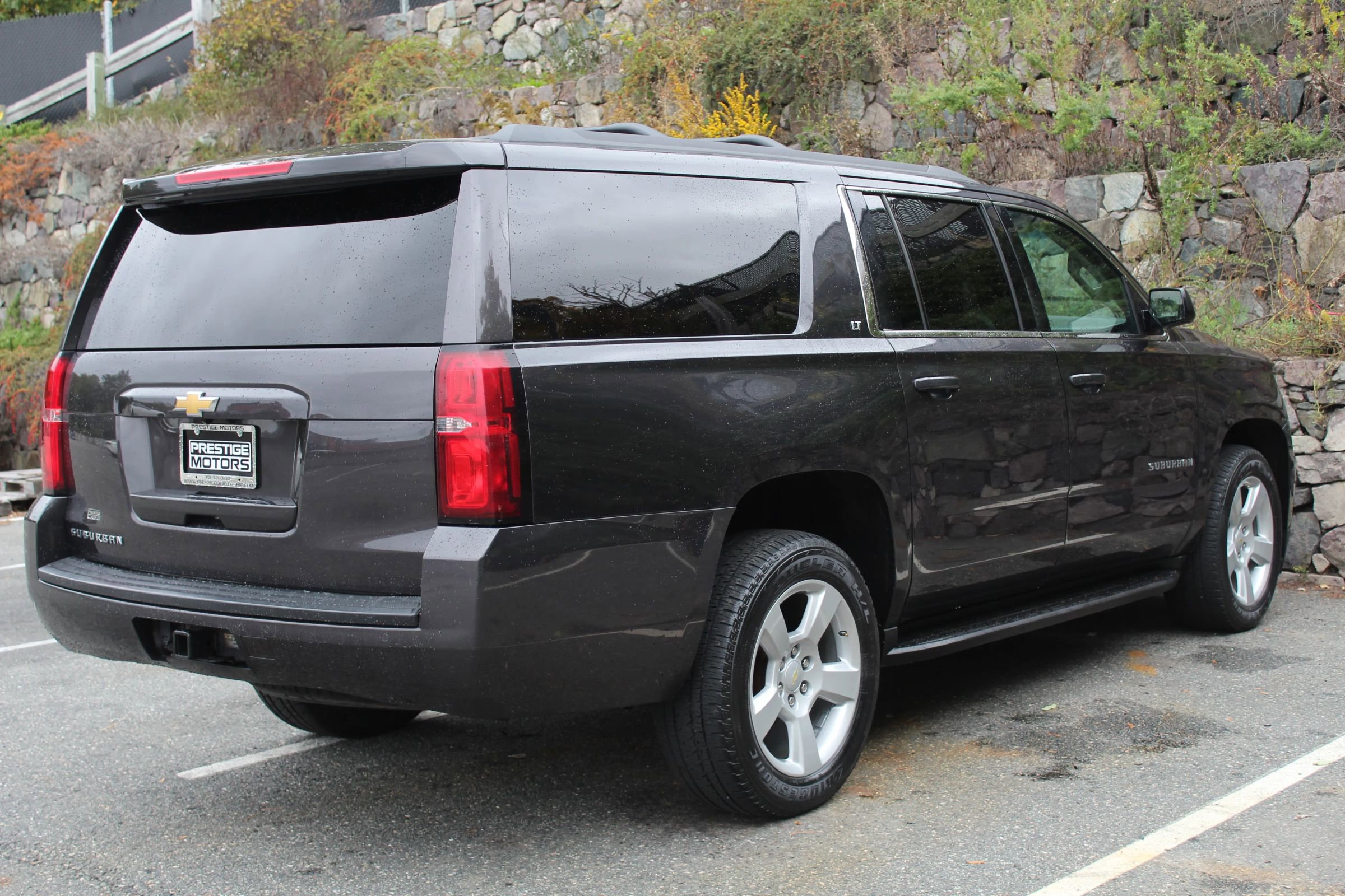 Used 2015 Chevrolet Suburban LT image 9