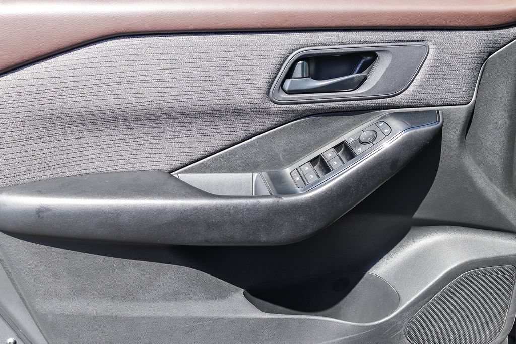 Used 2023 Nissan Rogue S FWD image 19
