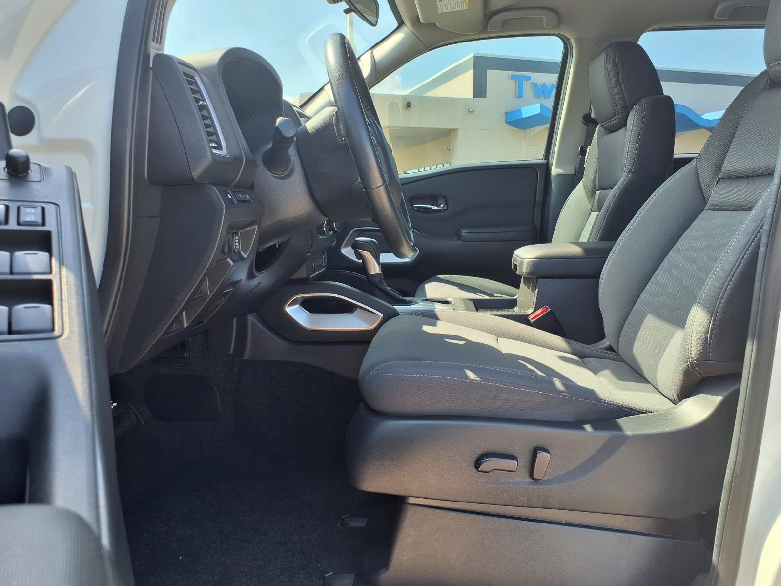 Used 2024 Nissan Frontier SV w/ SV Convenience Package RWD image 15