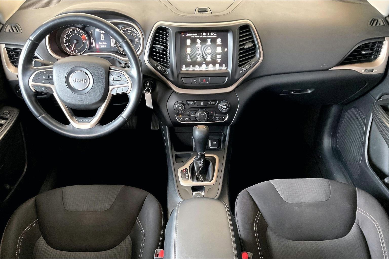 Used 2017 Jeep Cherokee Latitude w/ Safety/Convenience Group FWD image 7
