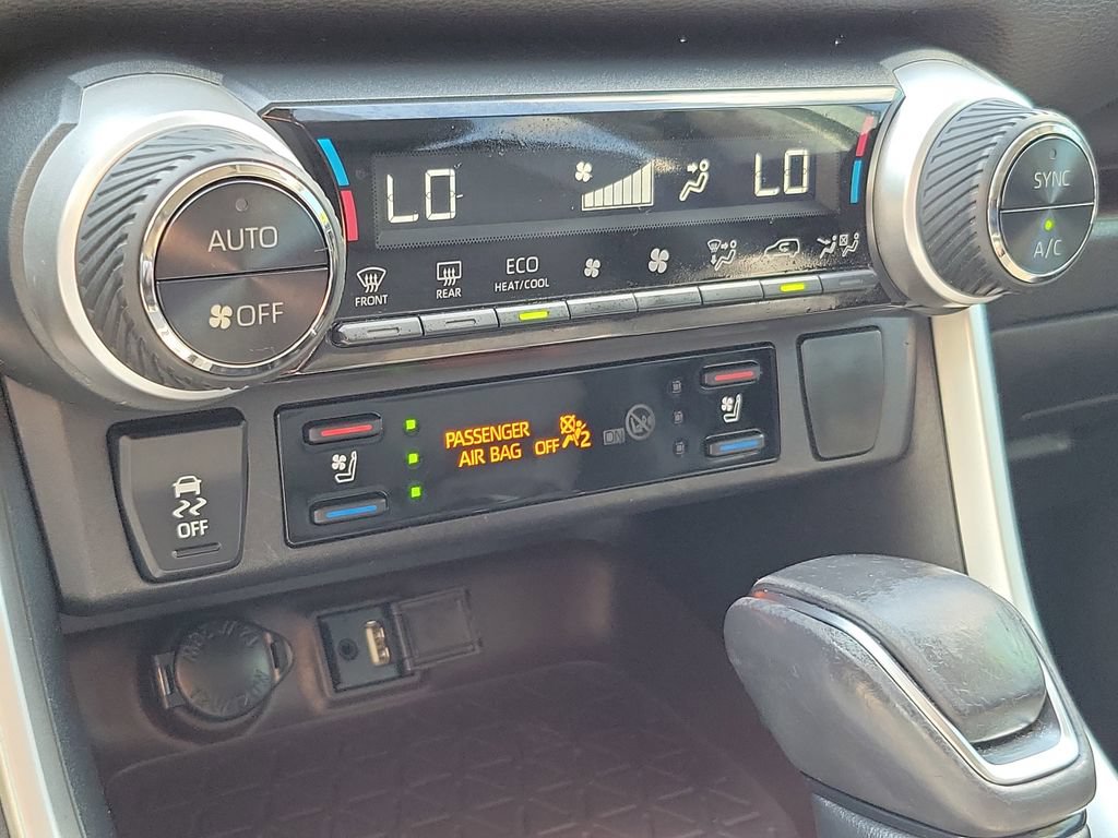 Used 2019 Toyota RAV4 Limited w/ Cold Weather Package FWD image 29