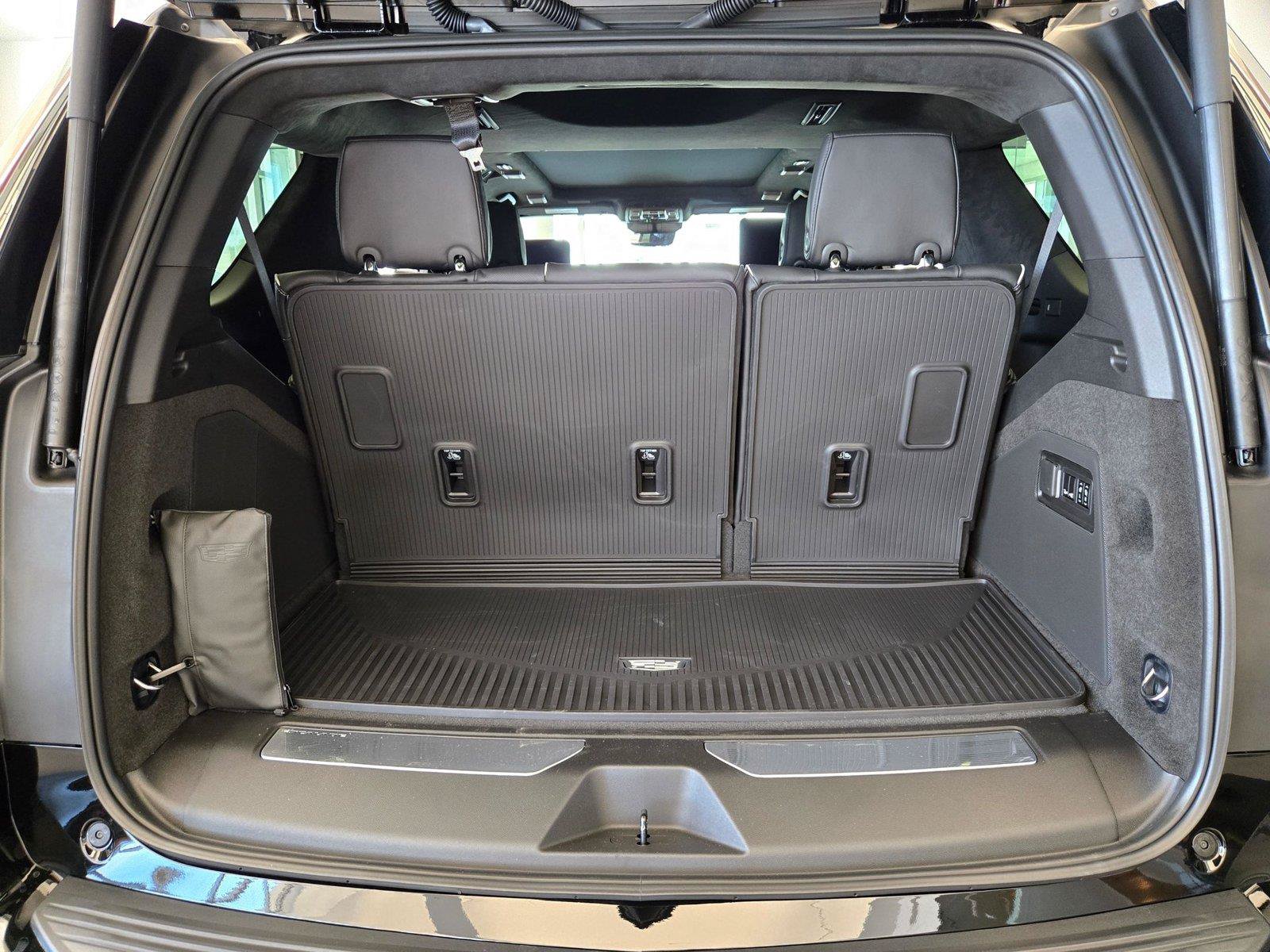 New 2026 Cadillac Escalade Platinum Sport w/ LPO, ONYX Package AWD/4WD image 20