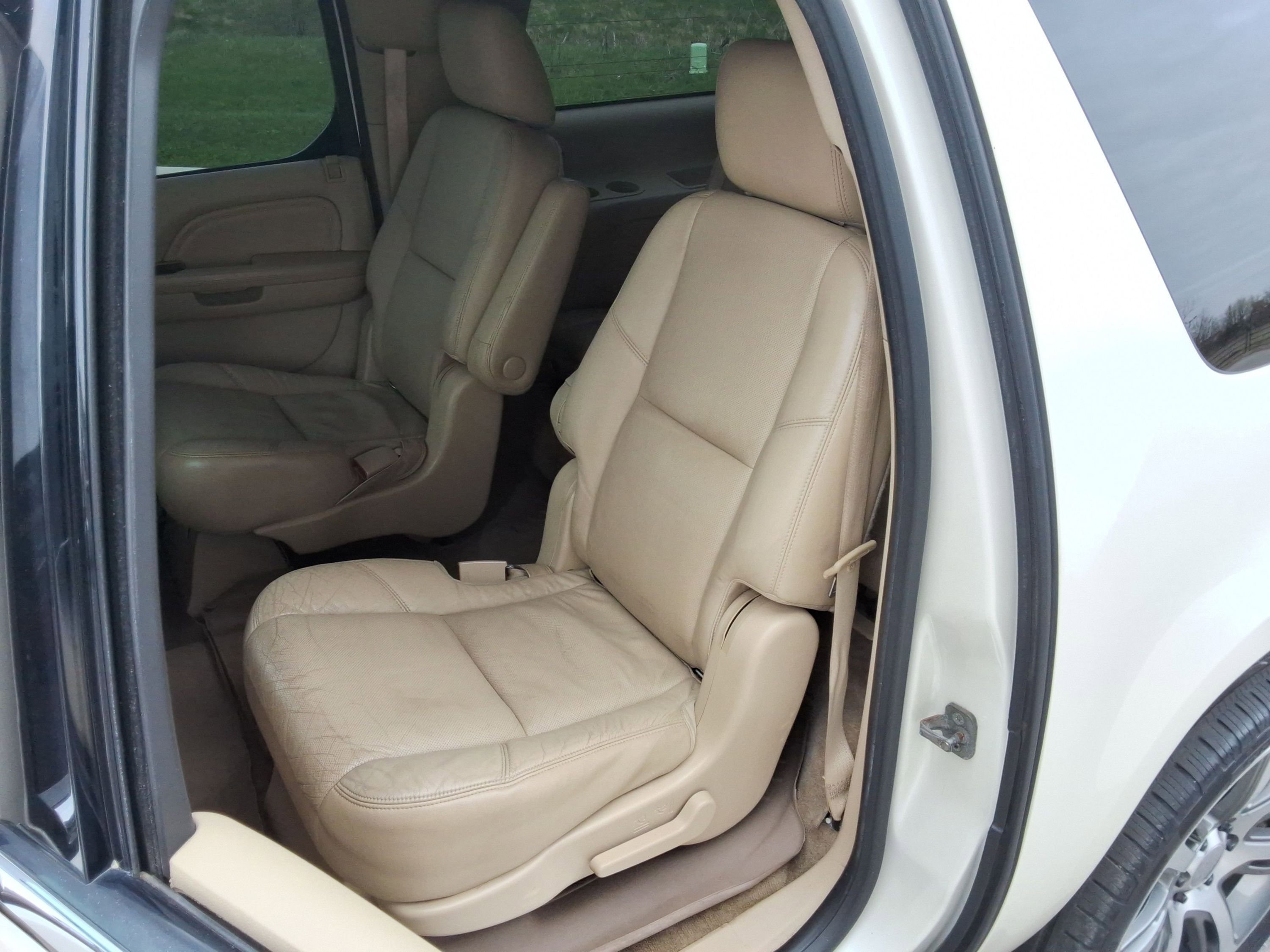 Used 2012 Cadillac Escalade ESV Luxury image 28