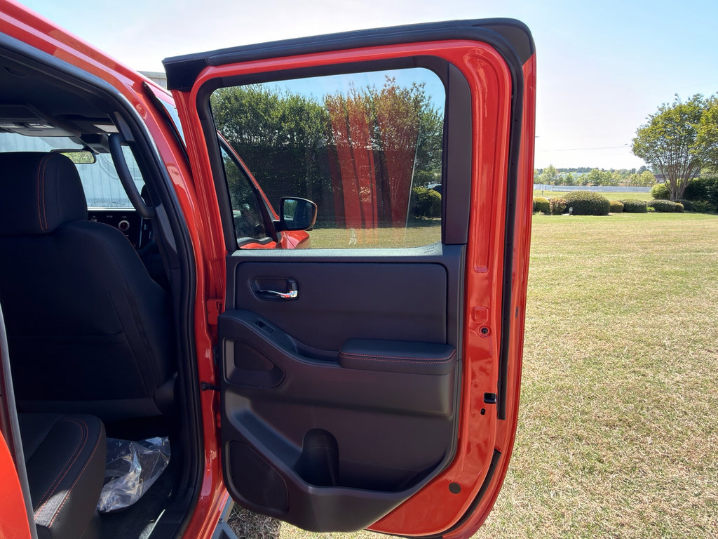 Used 2025 Nissan Frontier PRO-4X w/ Pro Convenience Package AWD/4WD image 17