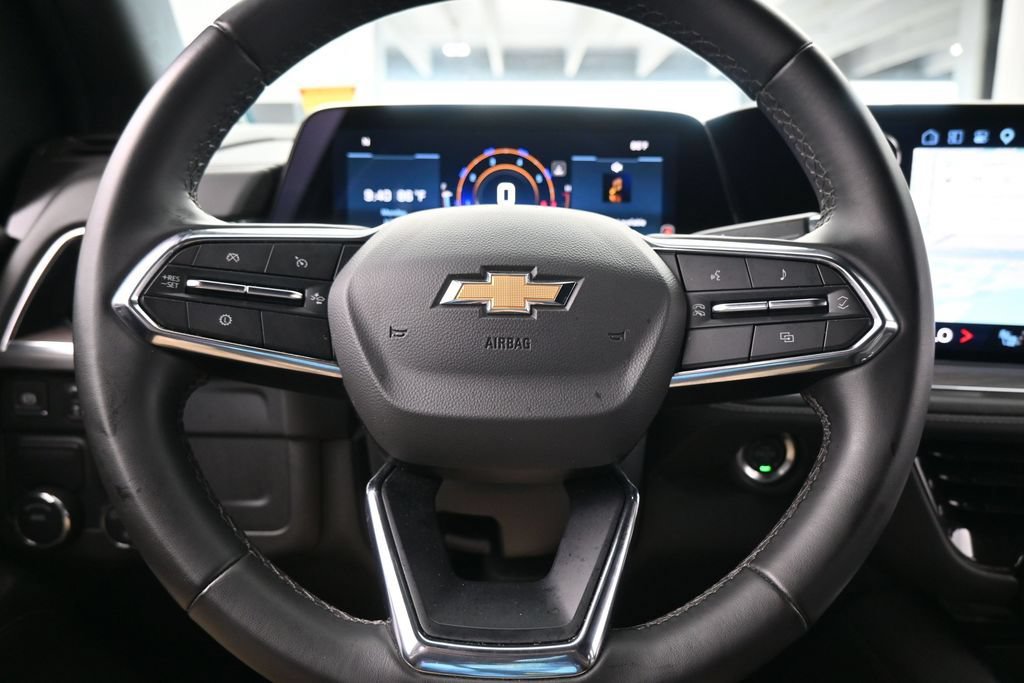 Used 2025 Chevrolet Suburban LT RWD image 30