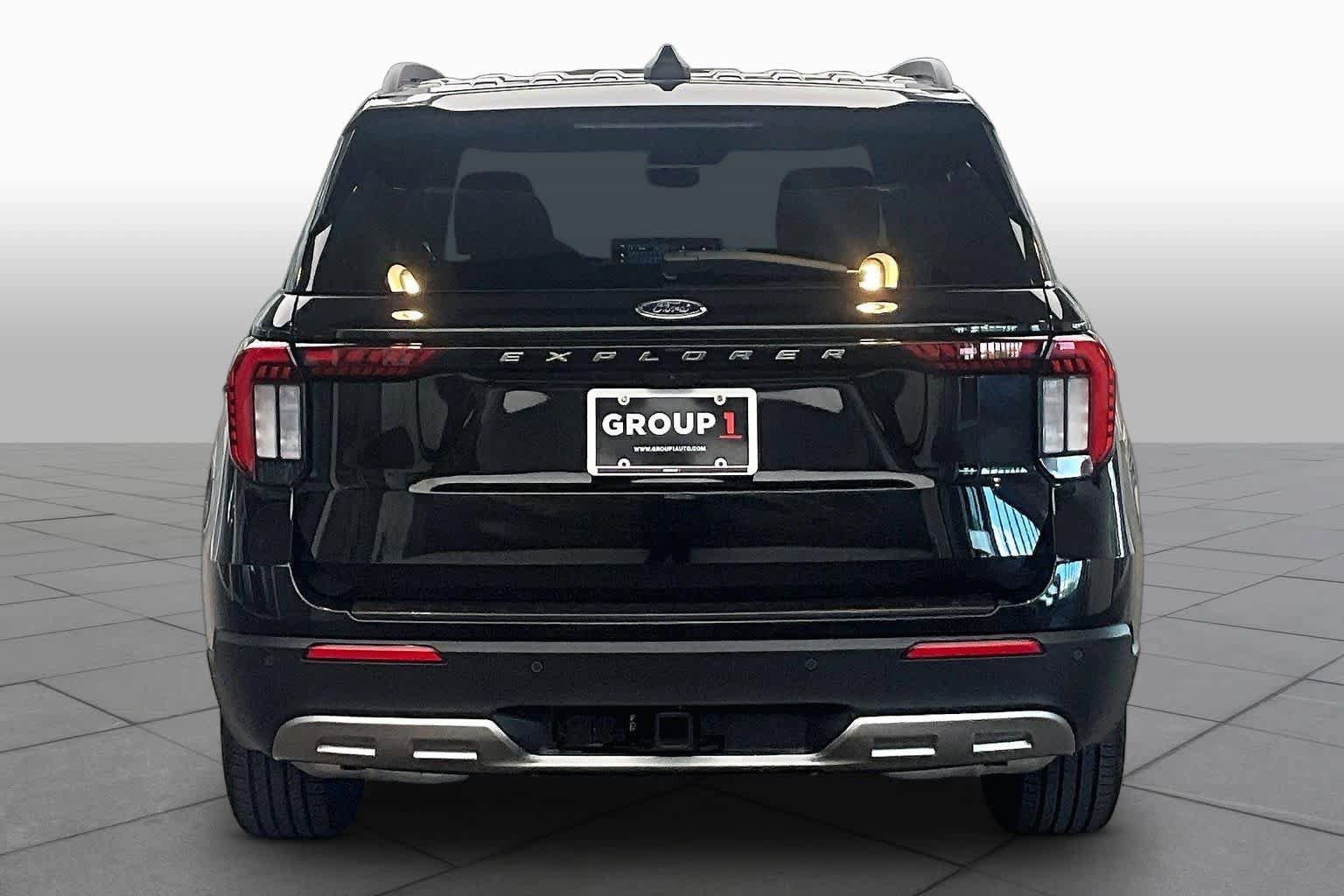 Used 2025 Ford Explorer Active w/ Active Comfort Package RWD image 5