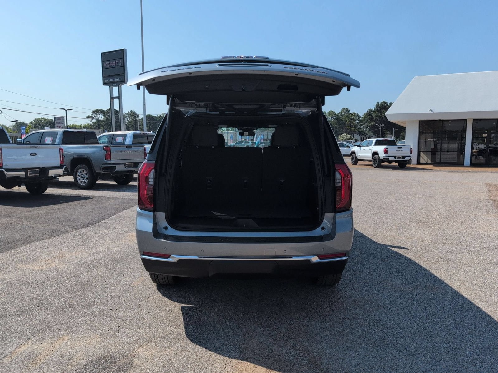 New 2026 GMC Yukon Elevation AWD/4WD image 4