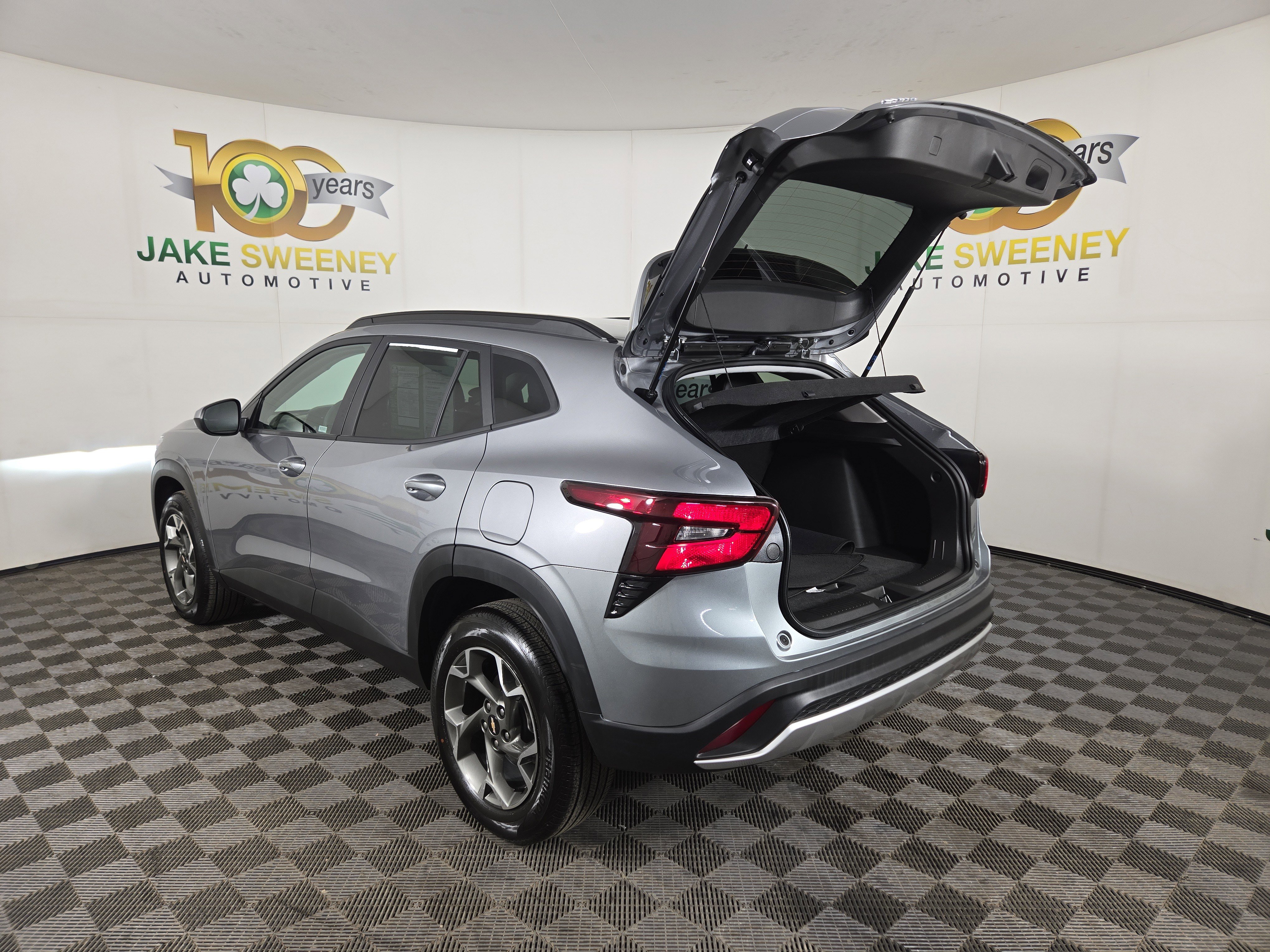 Used 2025 Chevrolet Trax LT w/ LT Convenience Package image 32