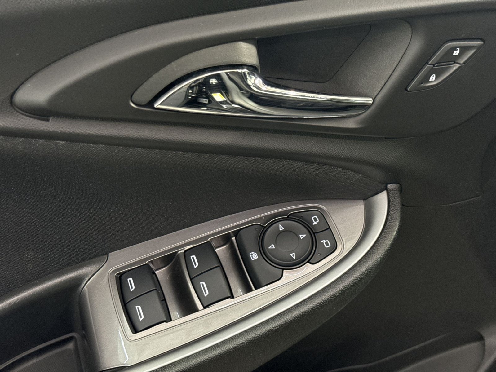 Used 2024 Chevrolet Malibu RS w/ LPO, Floor Liner Package FWD image 16