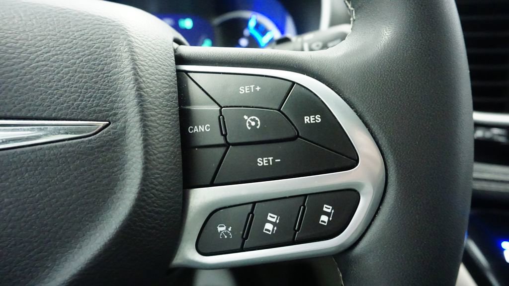 Used 2024 Chrysler Pacifica Limited FWD image 36