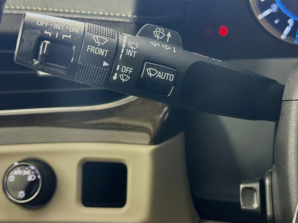 Used 2018 Cadillac Escalade Luxury RWD image 13